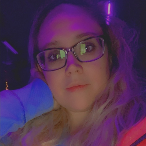 Meet your Posher, Julia - Picture 1 of 1